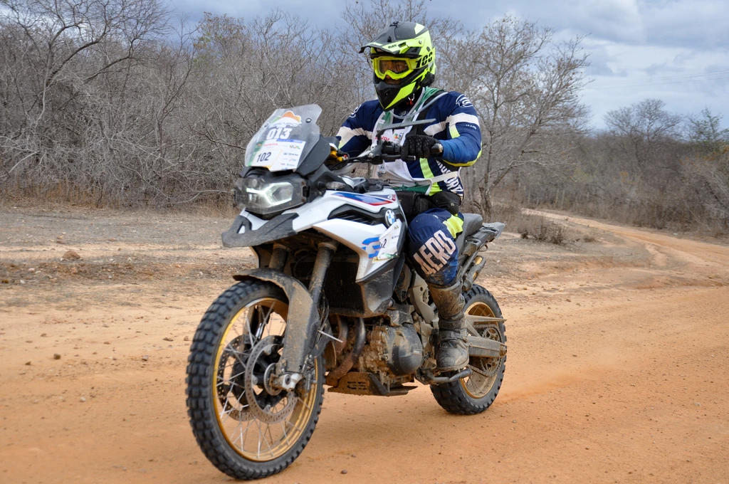 Entre serras e cascalhos, Cerapió impõe ritmo forte na segunda etapa